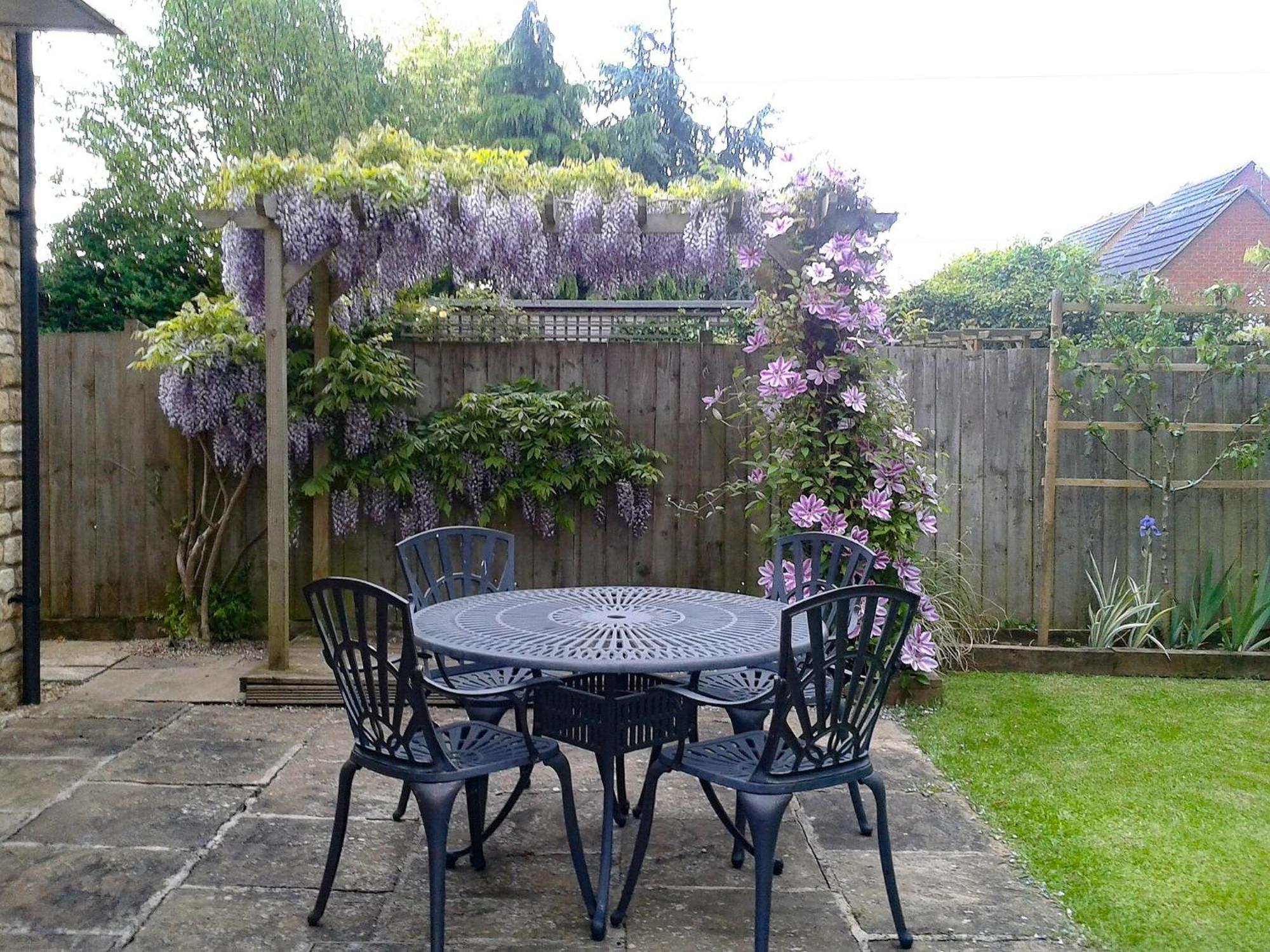 Russet Cottage Moreton-in-Marsh Exterior photo