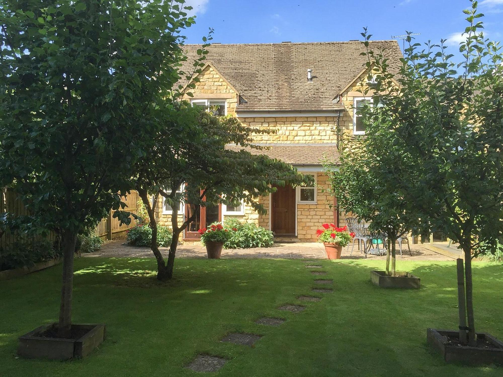 Russet Cottage Moreton-in-Marsh Exterior photo